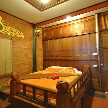 Ayutthaya Bouchic Hostel Exterior foto