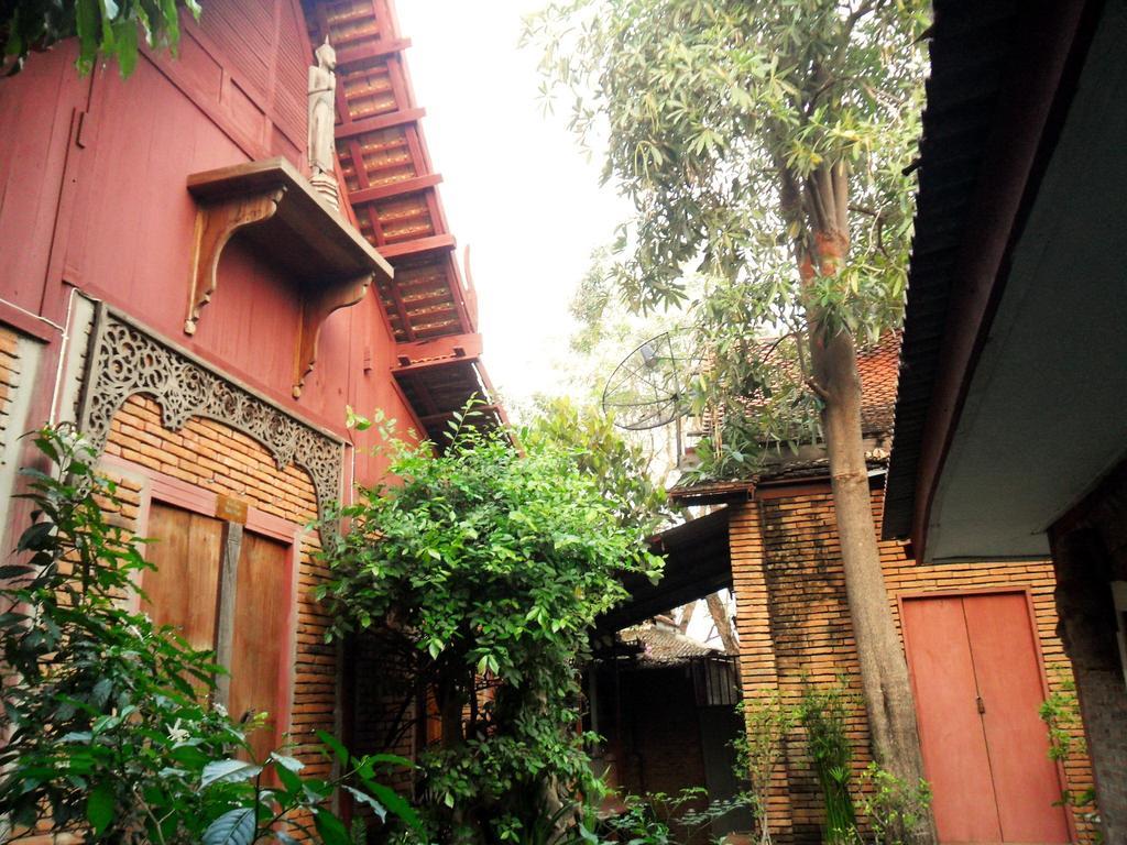 Ayutthaya Bouchic Hostel Exterior foto