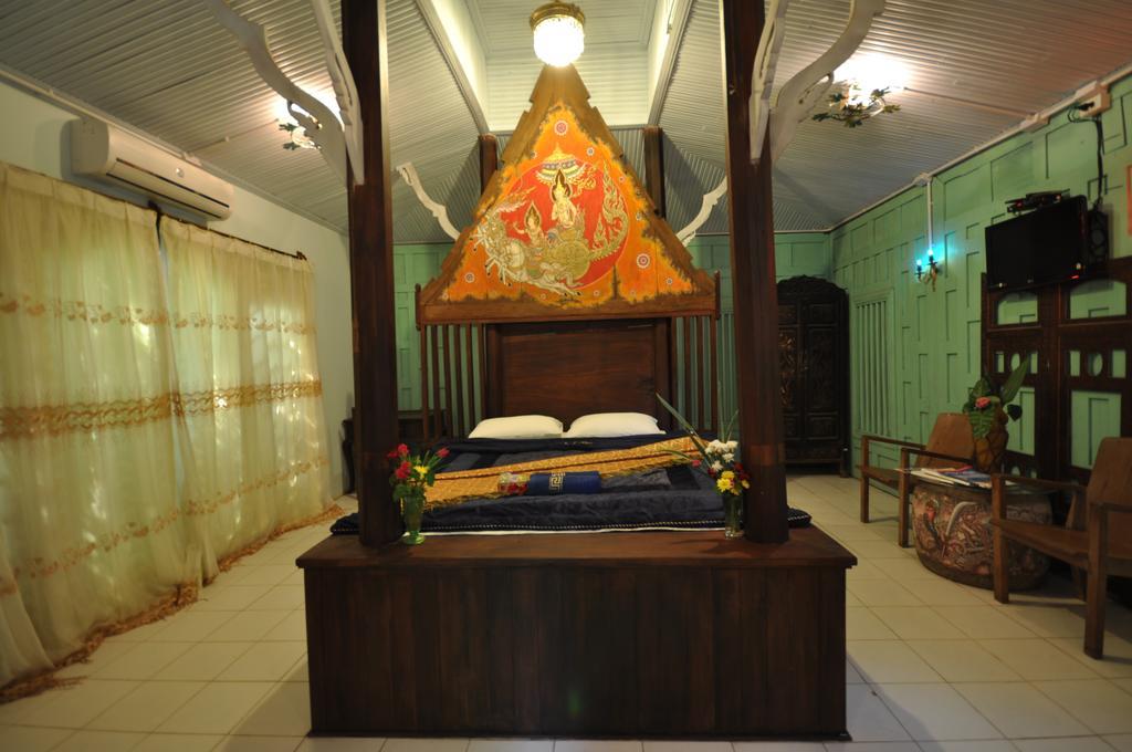 Ayutthaya Bouchic Hostel Exterior foto