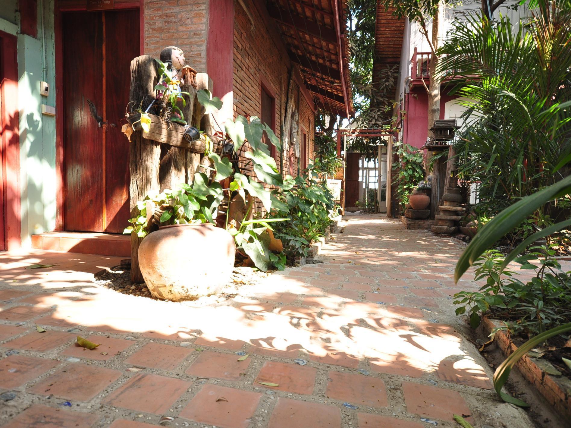 Ayutthaya Bouchic Hostel Exterior foto