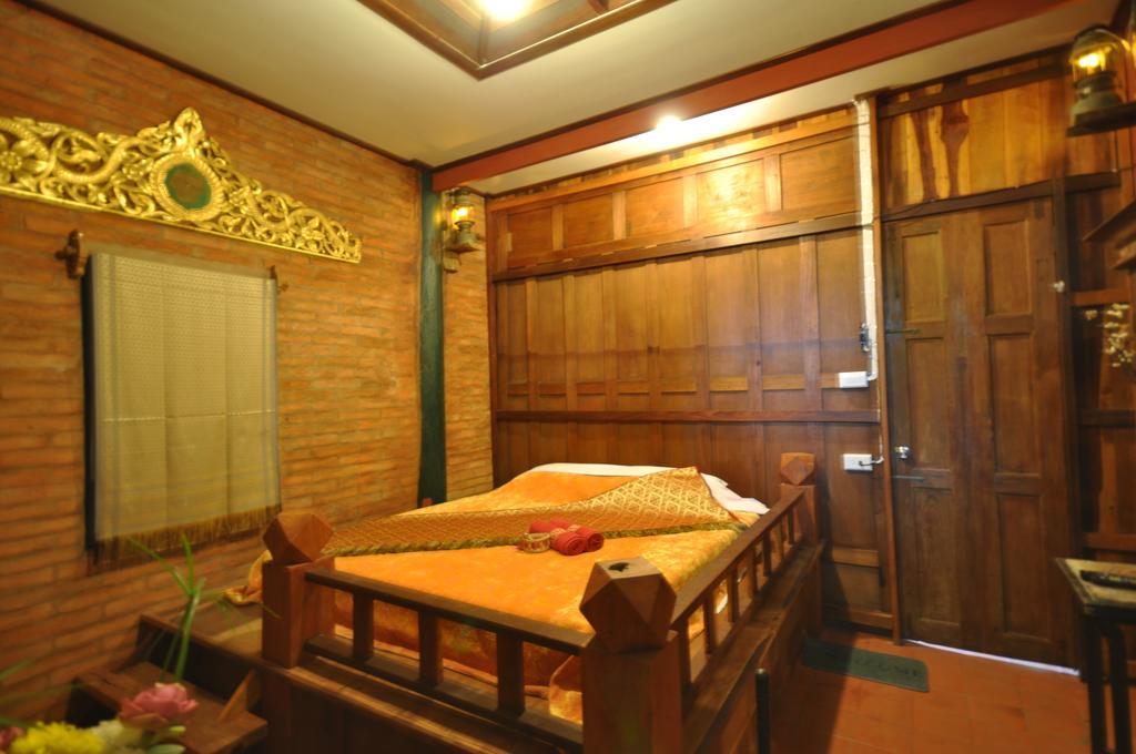 Ayutthaya Bouchic Hostel Exterior foto