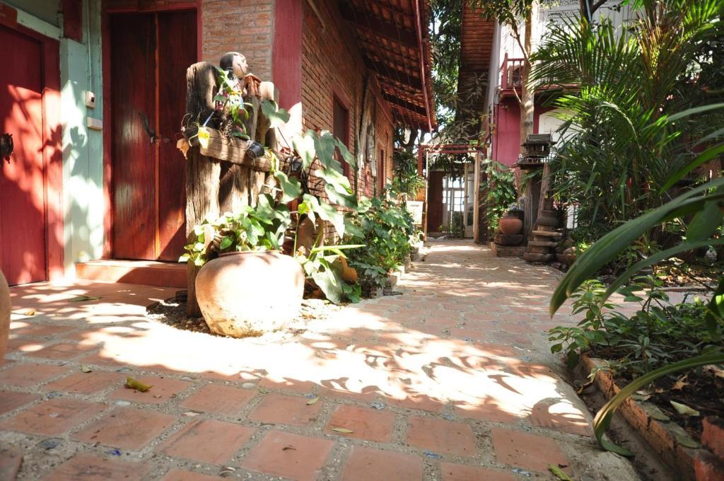 Ayutthaya Bouchic Hostel Exterior foto