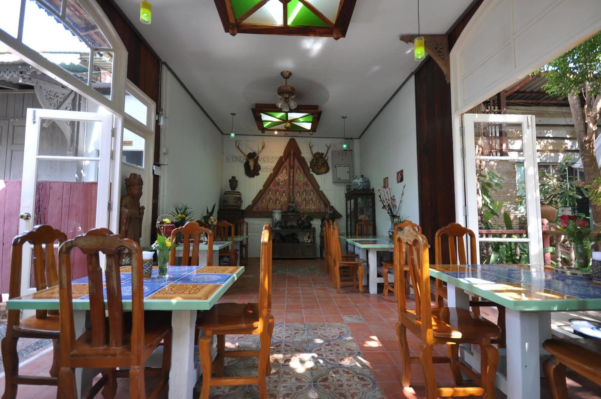 Ayutthaya Bouchic Hostel Exterior foto